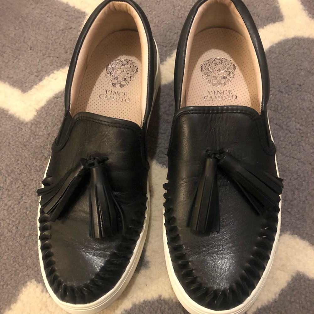 Vince Camuto slip-on tassel platform sneakers!! 🖤